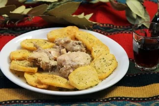 meat with potato chips