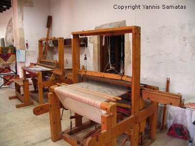 looms weaving crete